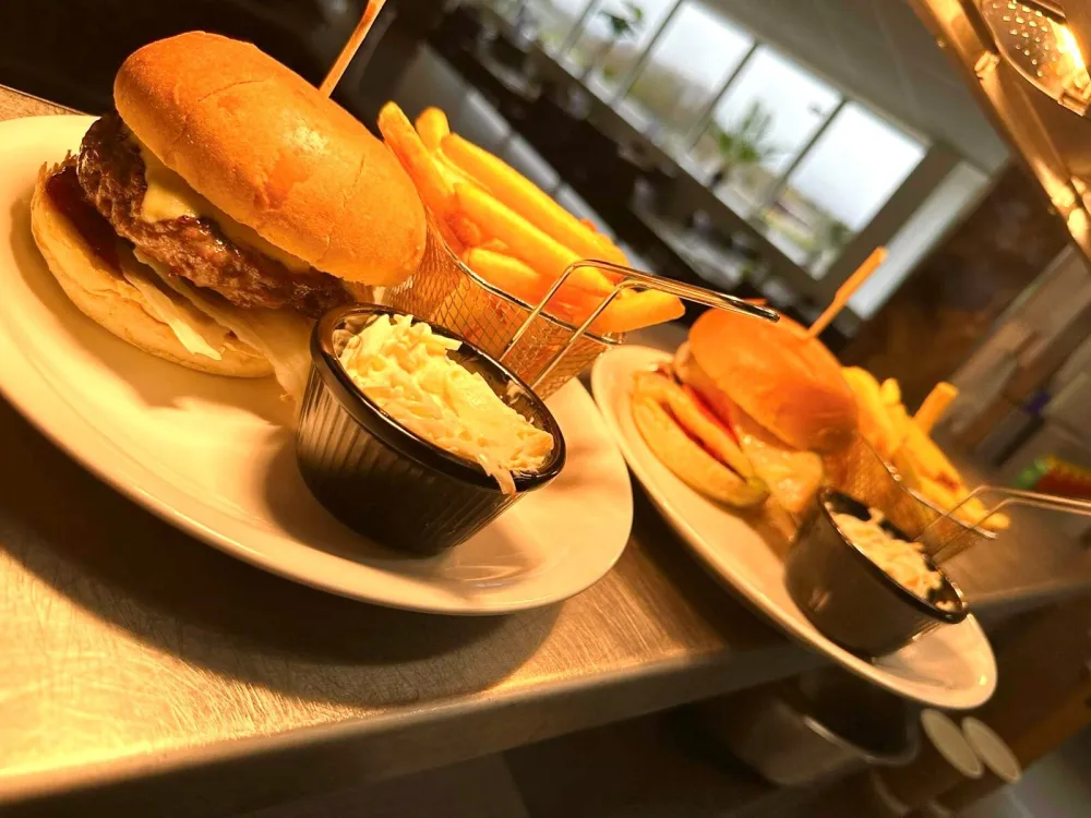 Burgers and chips with coleslaw